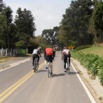 Pedalando na colônia